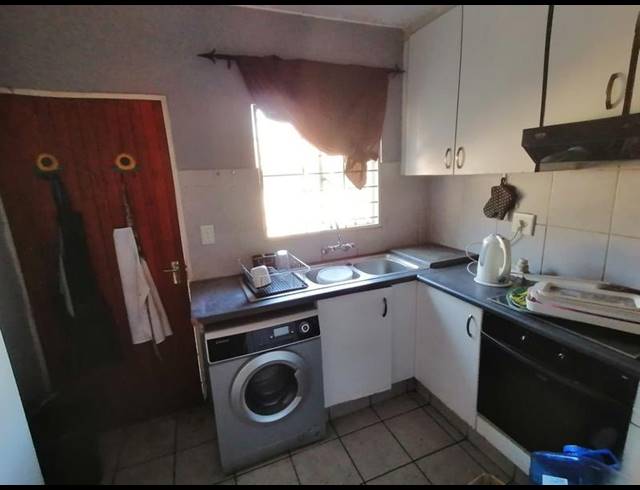 4 BEDROOM TOWNHOUSE FOR SALE IN MONDEOR